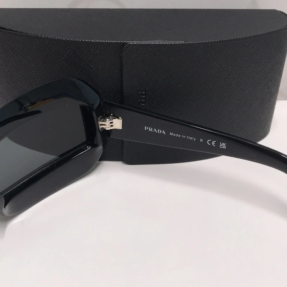 Stylish Black Sunglasses SPR30Y 1AB-5s0